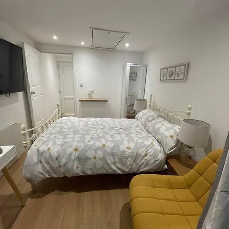 גלוסטר 1 Bedroom Guest Suite Near City Centre. מראה חיצוני תמונה