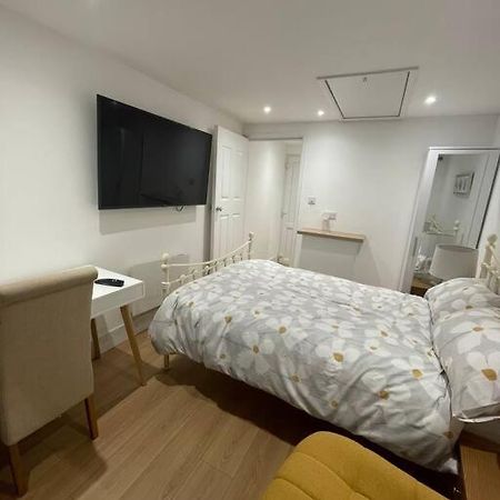 גלוסטר 1 Bedroom Guest Suite Near City Centre. מראה חיצוני תמונה